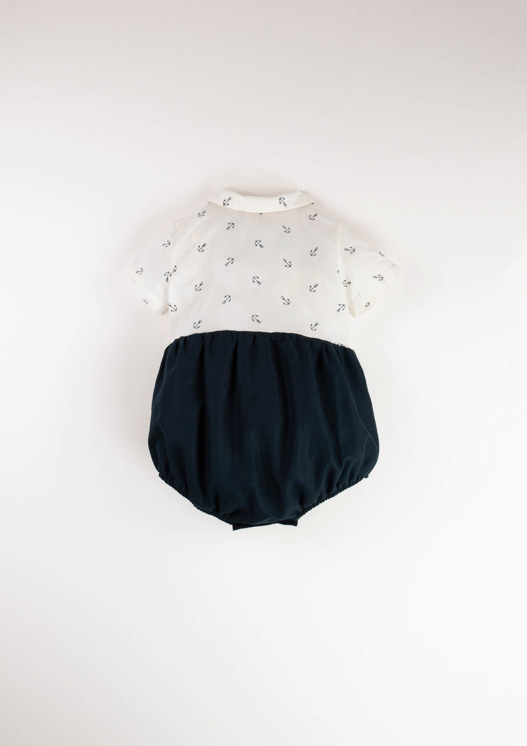 Mod.15.1 Embroidered anchor motif contrasting romper suit